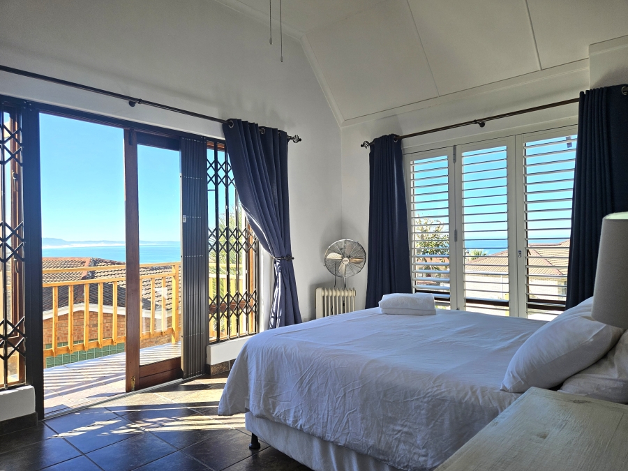5 Bedroom Property for Sale in Wavecrest Eastern Cape